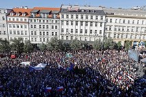 #foto Na Češkem protesti proti vlogi komunistov v novi vladi