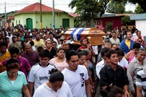 Nasilje na protestih v Nikaragvi terjalo že več kot 120 življenj