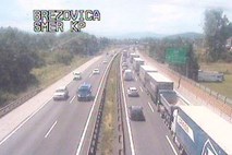 Daljši zastoj na ljubljanski obvoznici, na štajerski avtocesti danes že štiri prometne nesreče
