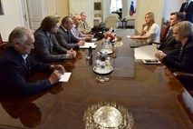 Pahor z nekaterim predstavniki neparlamentarnih strank o nedavnih volitvah