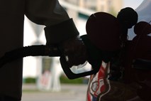V več mestih na Balkanu blokade cest zaradi visokih cen goriva 