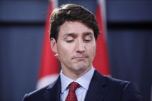 #video Teorije zarote: Je kanadskemu premierju Trudeauju odpadla umetna obrv?