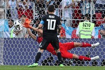 Islandija in Argentina remizirali, Messi zastreljal enajstmetrovko