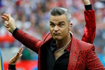 #video Robbie Williams zaradi sredinca ob 42 funtov 