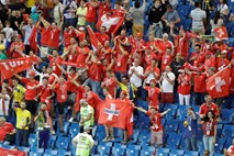 Švicarski navijači rezervirali hotel v napačnem Rostovu, nato pa na tekmo odšli čez frontno črto 