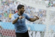 Suarez Urugvaju in Rusiji predčasno zagotovil osmino finala