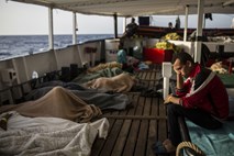 Ob libijski obali v minulih dneh umrlo več kot 200 migrantov 
