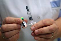 V Avstraliji staršem, ki zavračajo cepljenje otrok, zmanjšajo družinske davčne ugodnosti