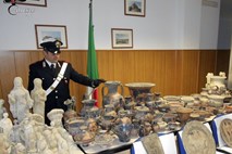 Italijanska policija razbila mrežo tihotapcev arheoloških predmetov