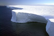 Nor načrt: Ledena gora z Antarktike bi Cape Town lahko rešila pomanjkanja vode