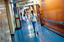 V UKC Ljubljana medicinske sestre zaradi preobremenjenosti odhajajo iz intenzivnih terapij