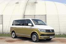 Volkswagen multivan in Opel vivaro tourer: Ko prostora zlepa ne zmanjka