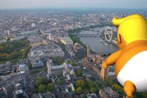 Napihljivi »jezni otročiček Trump« bo le poletel nad Londonom