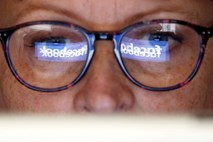 Nemško sodišče odločilo, da se račune na družabnih omrežjih po smrti uporabnikov deduje