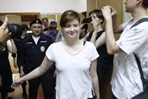V Moskvi aretirali štiri člane skupine Pussy Riot 