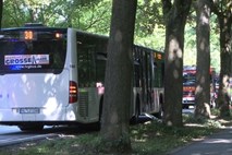  Avtobusni napadalec v nemškem Lübecku s kuhinjskim nožem ranil 14 oseb