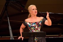 Kritika koncerta opernih arij Verdissimo: Učinkovit “šov” pevskega zakonskega para