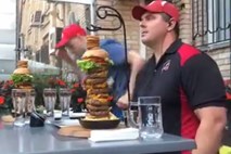 #video Ameriški vloger je trikilogramski burger v Celju zmazal v 12 minutah