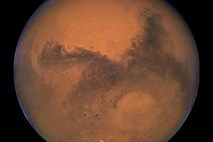 Na Marsu so odkrili prvo jezero s tekočo vodo 