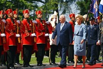 Izraelski predsednik v Jasenovcu: Hrvaška se mora soočiti s svojo zgodovino, ne pa je ignorirati