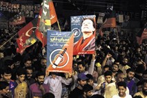 S podporo vojske pakistanske volitve dobil nekdanji zvezdnik kriketa Imran Kan