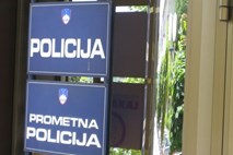 Hrvatica ukradla torbico, razgrajala na policiji in pristala na psihiatriji