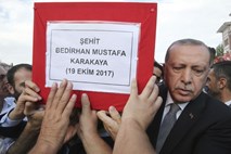 Turčija po bombnem napadu za ponovno uvedbo smrtne kazni 