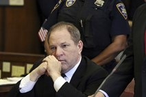 Weinsteinovi odvetniki želijo na podlagi »vročih« sporočil umakniti tožbo  
