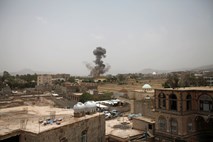 Savdska koalicija v Jemnu napadla šolski avtobus, več deset mrtvih