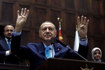 Erdogan padec lire označil za politično zaroto 