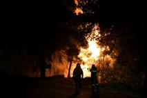 Požar na grški Evii pod nadzorom, a tam izredne razmere