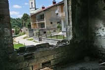 Srbi v BiH zahtevajo revizijo Srebrenice