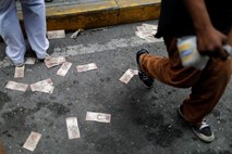 Venezuela bo z bolivarja zbrisala pet ničel