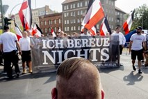 Neonacisti v Berlinu obeležili obletnico smrti Rudolfa Hessa
