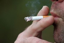 Pasivno kajenje v otroštvu povečuje možnosti za smrt zaradi pljučne bolezni v odrasli dobi