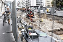 V središču Ljubljane obsedeno stanje, drugje cestnih zapor manj