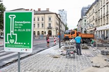 Opoldne znova stekel promet po Slovenski cesti v Ljubljani, mestni avtobusi brez obvozov