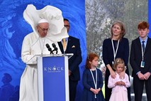 #video Papež Boga prosil za odpuščanje zaradi spolnih škandalov na Irskem