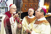 Papež molči o obtožbah, da je za zločine kardinala vedel že pred leti