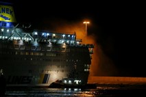 #foto Požar na grškem trajektu