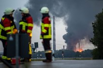 #foto V rafineriji na jugu Nemčije v požaru več ranjenih