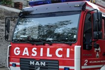 Zaradi požara v večstanovanjski stavbi v Ljubljani evakuirali 25 ljudi