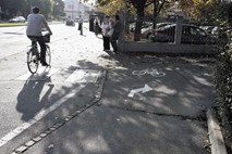 Za kolesarje vožnja ob Tržaški cesti ni prijetna 