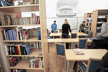 Nadškofija Ljubljana bi študentom »podarila« 5400 evrov, če se vpišejo na njeno fakulteto