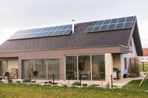 Mikro sončne elektrarne: samooskrba malih odjemalcev s pomočjo sončne energije