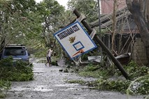 Filipine zajel tajfun Mangkhut z vetrom do 330 kilometrov na uro