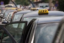 19-letnik po Ljubljani ropal taksiste 