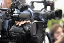 Med pečatenjem koprskega lokala inšpektorji Fursa izbrisali posnetke snemalcu TVS