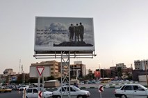 V Iranu obletnico vojne z Irakom obeležili s plakatom z izraelskimi vojaki