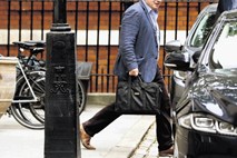 Boris Johnson ima svoj brexit, ker je načrt premierke Mayeve »žalitev« Velike Britanije